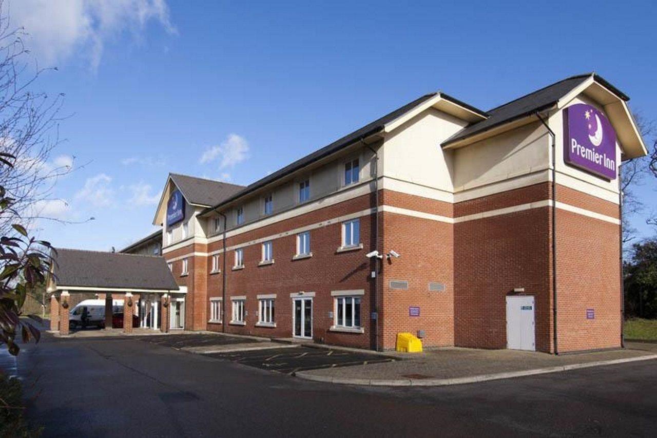 Premier Inn Gatwick Crawley Town West Exterior foto